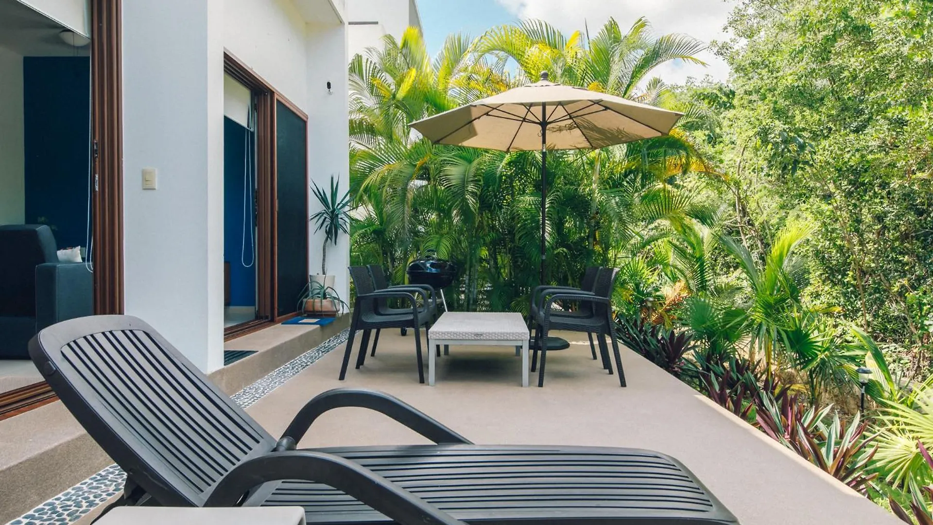 Beachside Bliss Modern 3Story Villa With Deck And Grill Акумаль Мексика