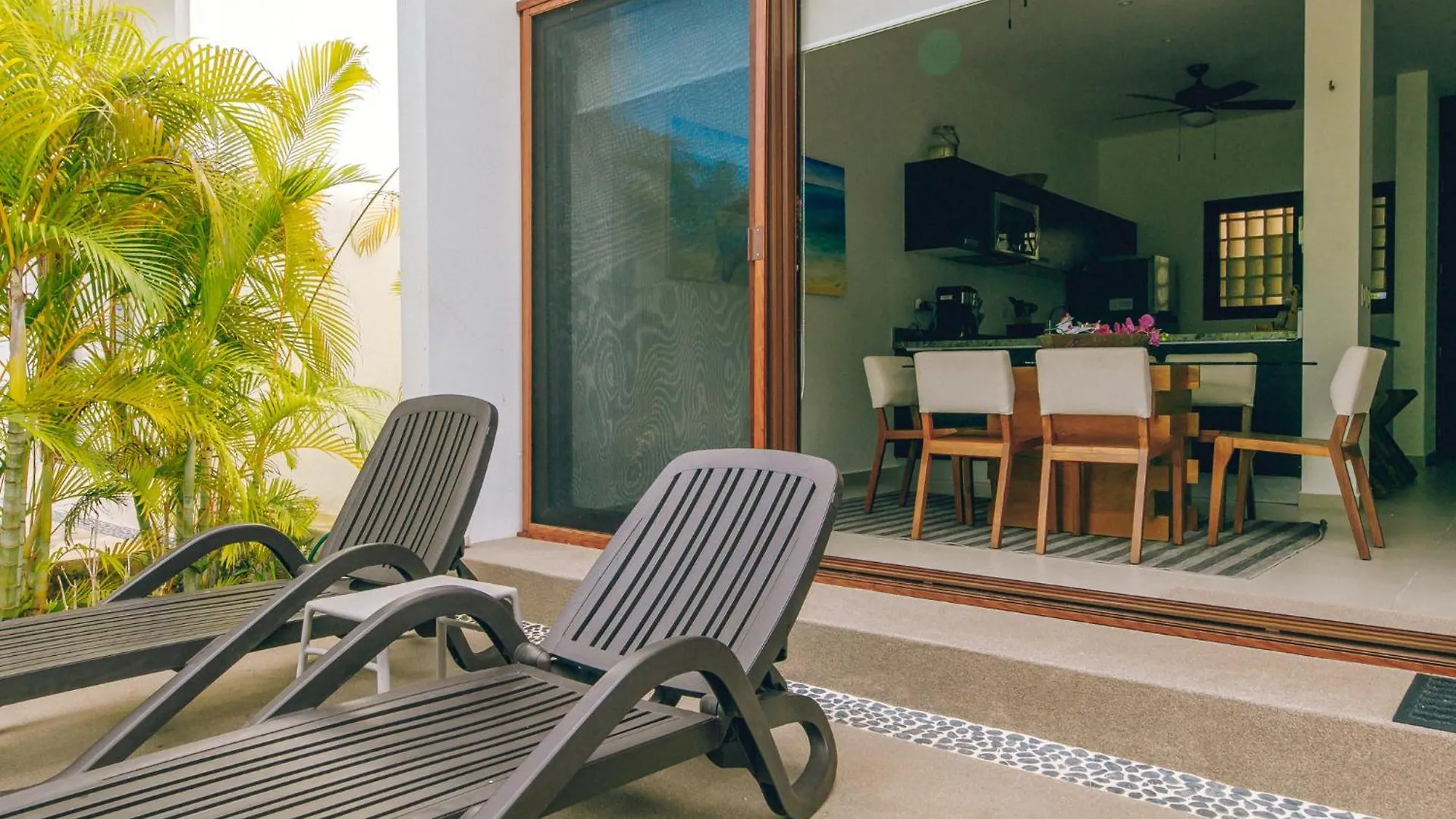 Beachside Bliss Modern 3Story Villa With Deck And Grill Акумаль Мексика